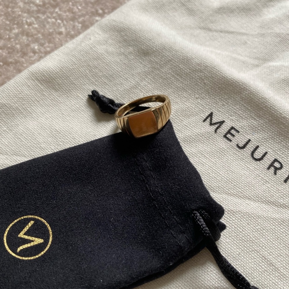 Mejuri Square Signet Ring 14k gold size 6